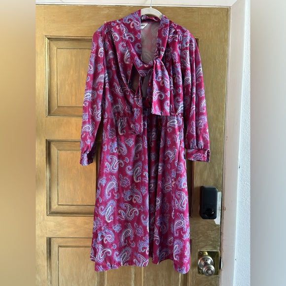 Dresses & Skirts - Vintage paisley‎ dress